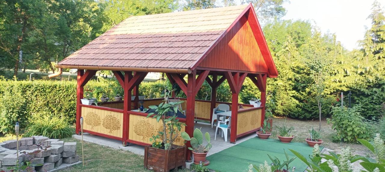 Parva Foresta Apartment Miskolc Luaran gambar